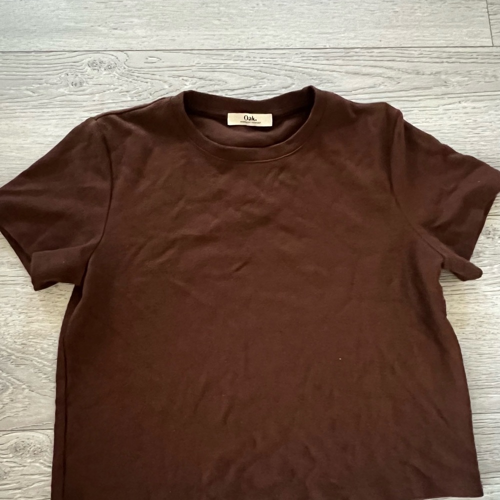 Cropped Tee in Brown